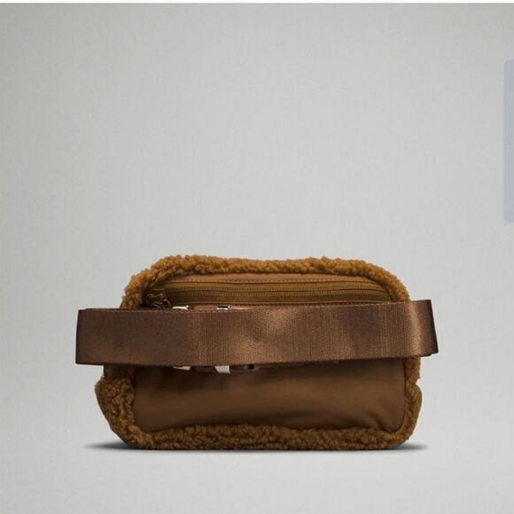 Lululemon Everywhere Fleece Belt Bag Burnt Caramel - Picture 4 of 10